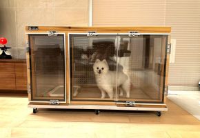 防音ケージカバー6(ドアタイプ)大ペットの無駄吠えでお困りの方へ。多頭飼い。遊ぶ部分を広く取りたい。そんな方が使っているケージに合わせたサイズで製作しました。ロスナイも付いていますので空気も入れ替わります。簡単に出来る防音対策です。ケージを入れずに直接入れる方の為のオプションもあります。・ステンレストレー敷き込み ・汚れ防止のアクリル板を壁に張る。サイズ大 1300x800 高さ740 中に入るケージ1220x720 高さ700中 1020x710 高さ740 中に入るケージ930